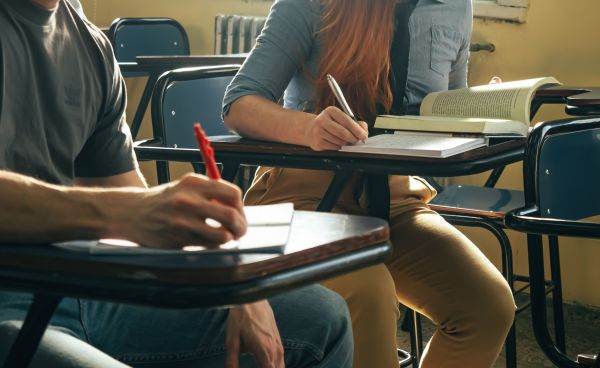 Ministerul Educaţiei: Peste 33.000 de candidaţi s-au înscris la a doua sesiune a Bacalaureatului
